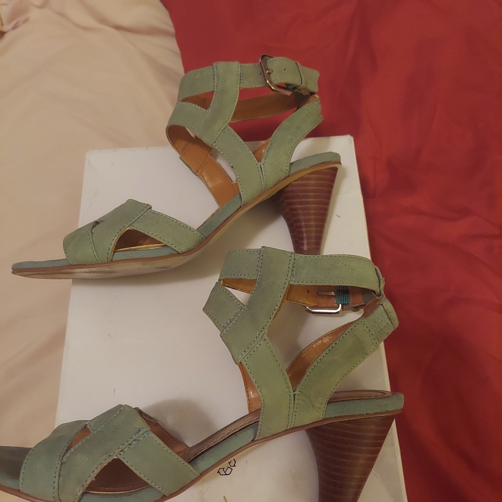 Sandal - Picture 3 of 4
